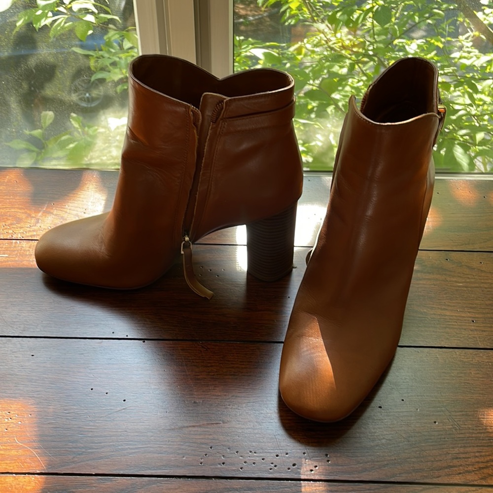 Like new Nine West bootie